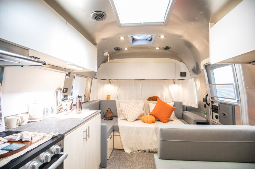 卓蘭小巷清風豪華露營，一泊三食網美必拍。