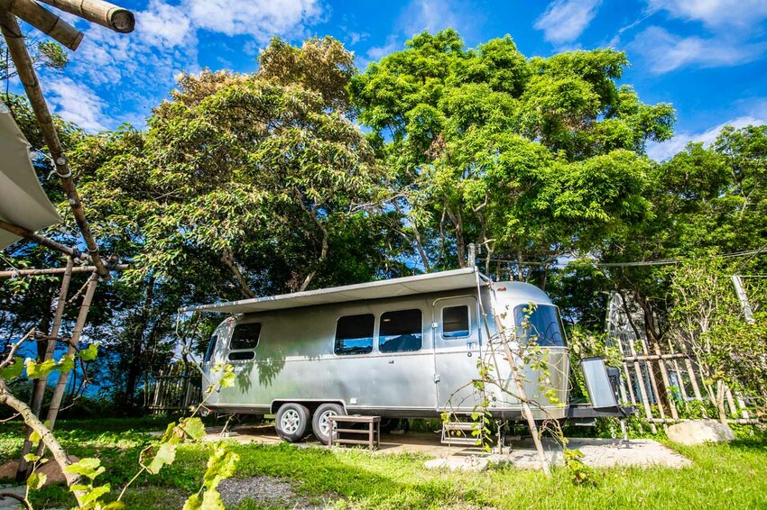 卓蘭小巷清風豪華露營，一泊三食網美必拍。