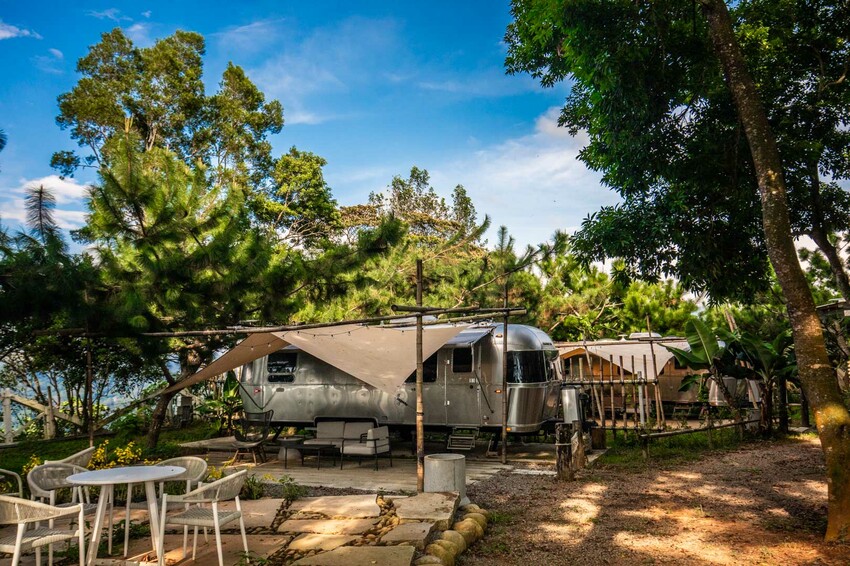 卓蘭小巷清風豪華露營，一泊三食網美必拍。
