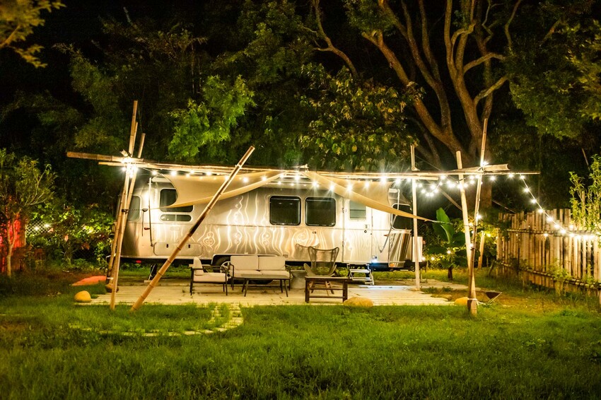 卓蘭小巷清風豪華露營，一泊三食網美必拍。