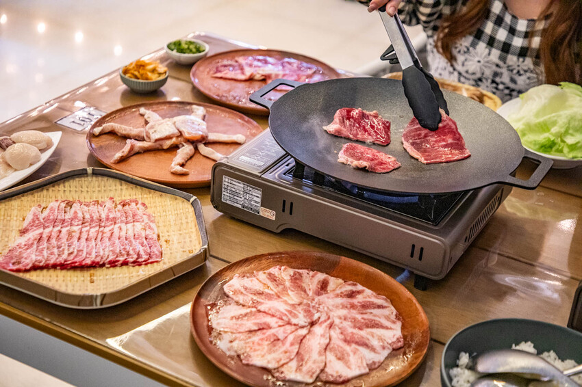 卓蘭小巷清風豪華露營，一泊三食網美必拍。