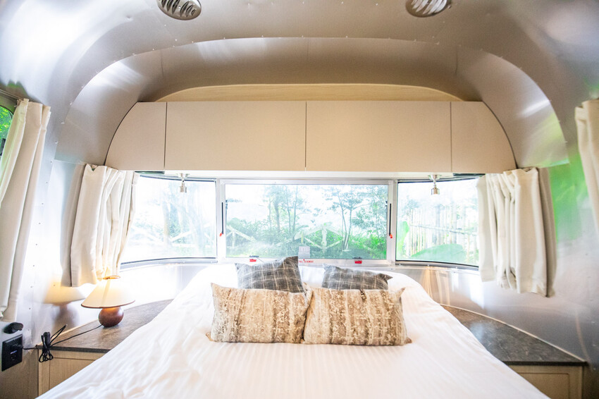 卓蘭小巷清風豪華露營，一泊三食網美必拍。