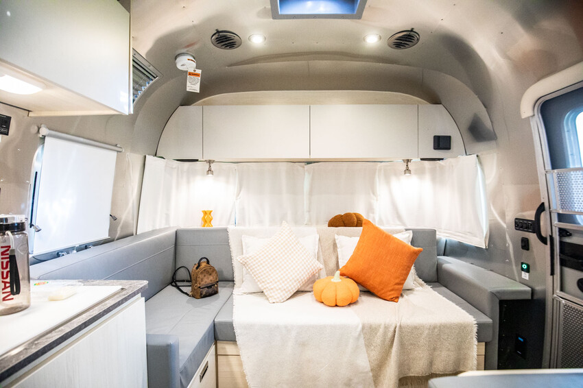 卓蘭小巷清風豪華露營，一泊三食網美必拍。