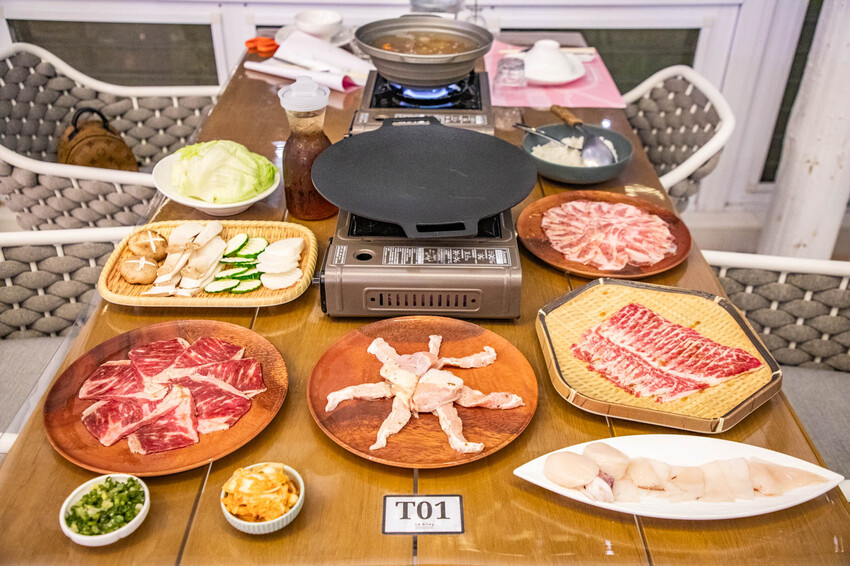 卓蘭小巷清風豪華露營，一泊三食網美必拍。