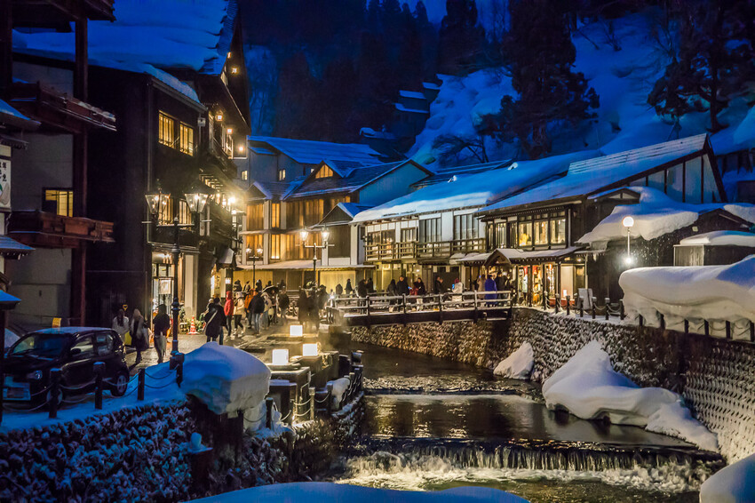 日本銀山溫泉雪景，神隱少女場景超夢幻，最新冬季交通管制情報。