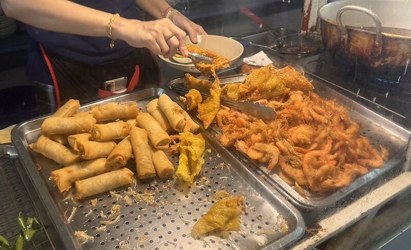 泰國清邁泰北咖哩意麵神店！在地人激推Khao Soi Samerjai，連續六年米其林必比登。