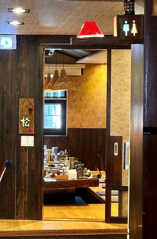 去韓國釜山海雲台別錯過！錦繡河豚本店55年老店，米其林推四吃套餐超值。