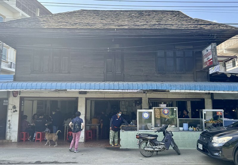 泰國清邁泰北咖哩意麵神店！在地人激推Khao Soi Samerjai，連續六年米其林必比登。