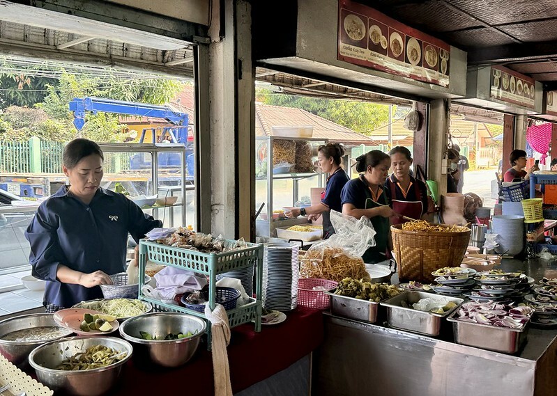 泰國清邁泰北咖哩意麵神店！在地人激推Khao Soi Samerjai，連續六年米其林必比登。