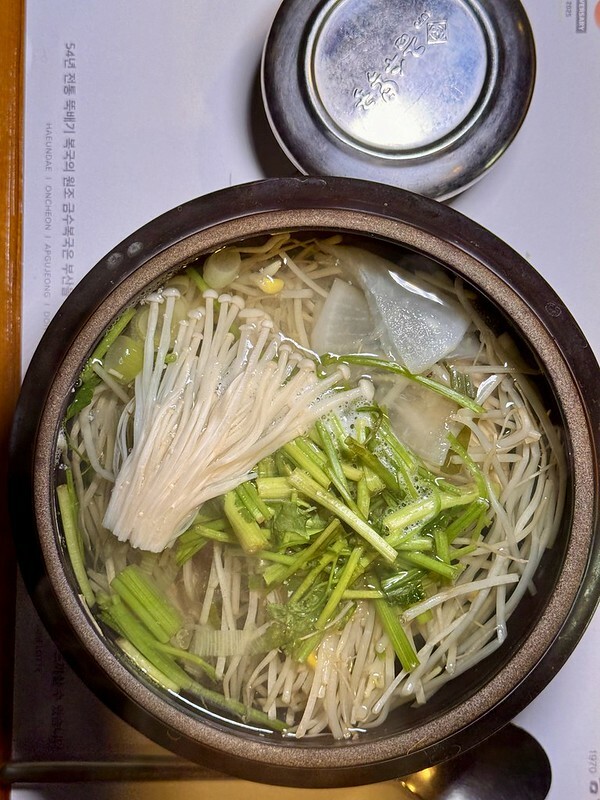 去韓國釜山海雲台別錯過！錦繡河豚本店55年老店，米其林推四吃套餐超值。