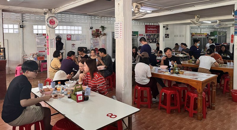 泰國清邁泰北咖哩意麵神店！在地人激推Khao Soi Samerjai，連續六年米其林必比登。