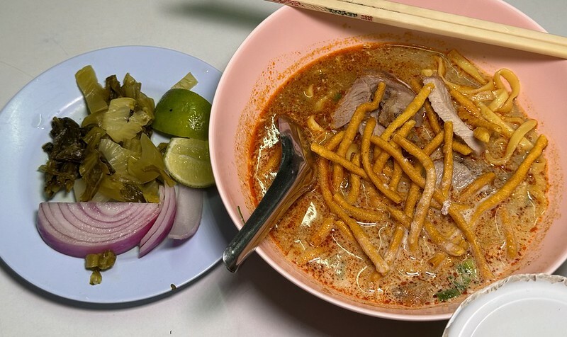 泰國清邁泰北咖哩意麵神店！在地人激推Khao Soi Samerjai，連續六年米其林必比登。