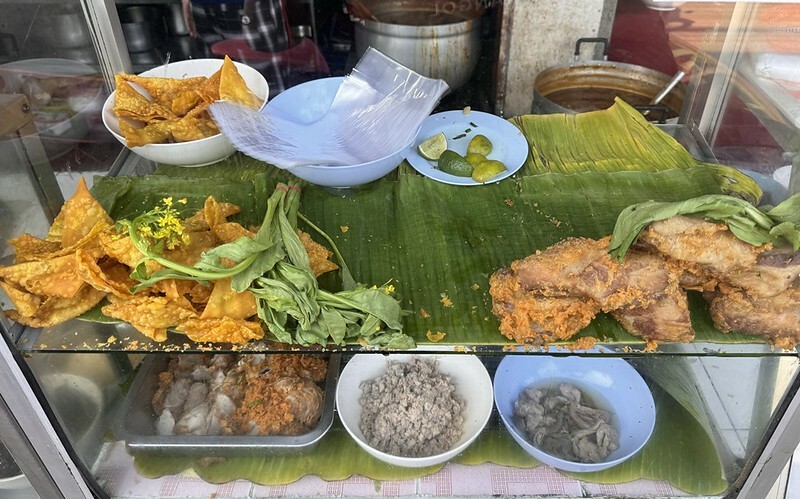 泰國清邁泰北咖哩意麵神店！在地人激推Khao Soi Samerjai，連續六年米其林必比登。