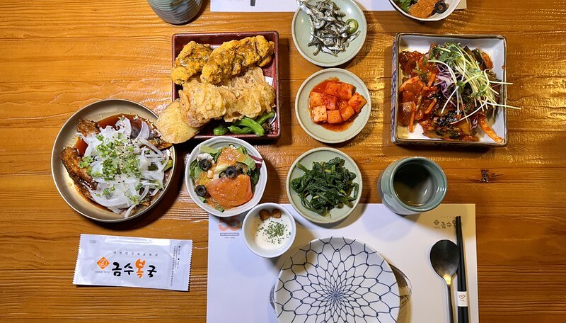 去韓國釜山海雲台別錯過！錦繡河豚本店55年老店，米其林推四吃套餐超值。