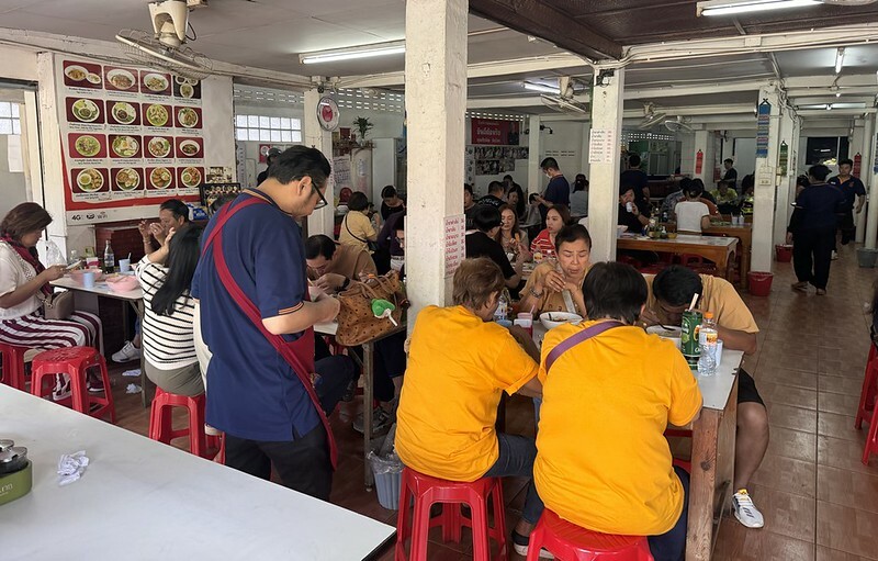 泰國清邁泰北咖哩意麵神店！在地人激推Khao Soi Samerjai，連續六年米其林必比登。