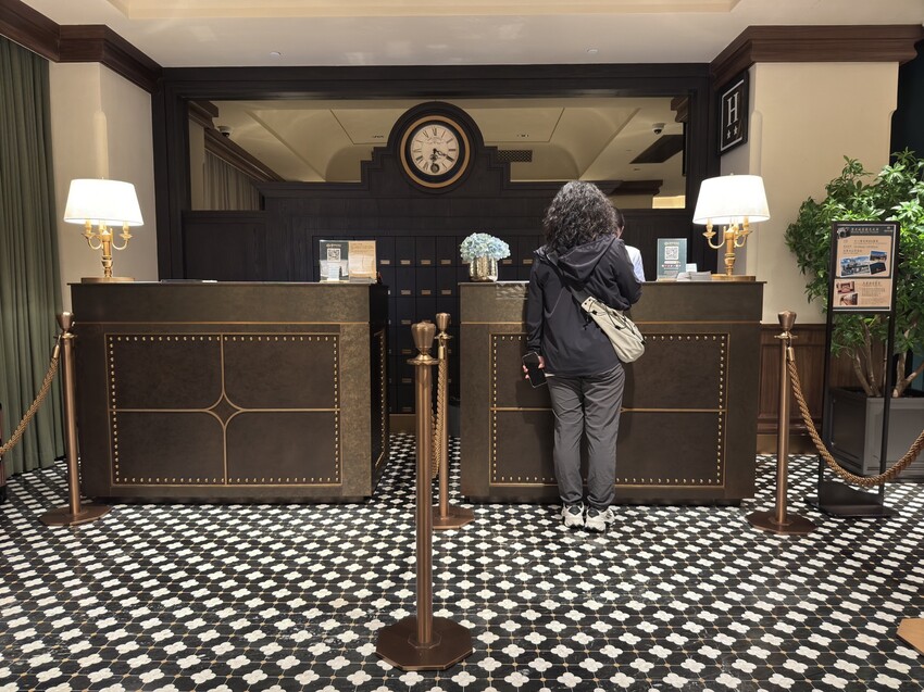 澳門頂級餐廳碧麗宮融合中西美味，精緻料理推薦。