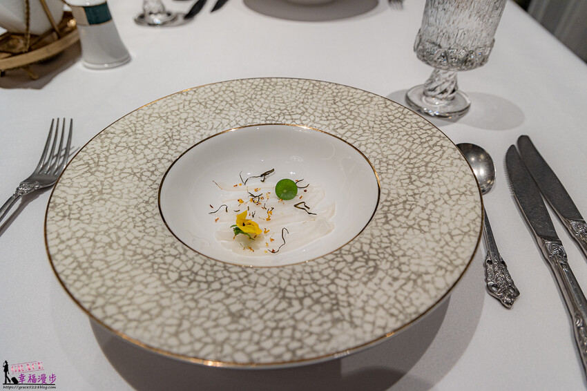 澳門頂級餐廳碧麗宮融合中西美味，精緻料理推薦。