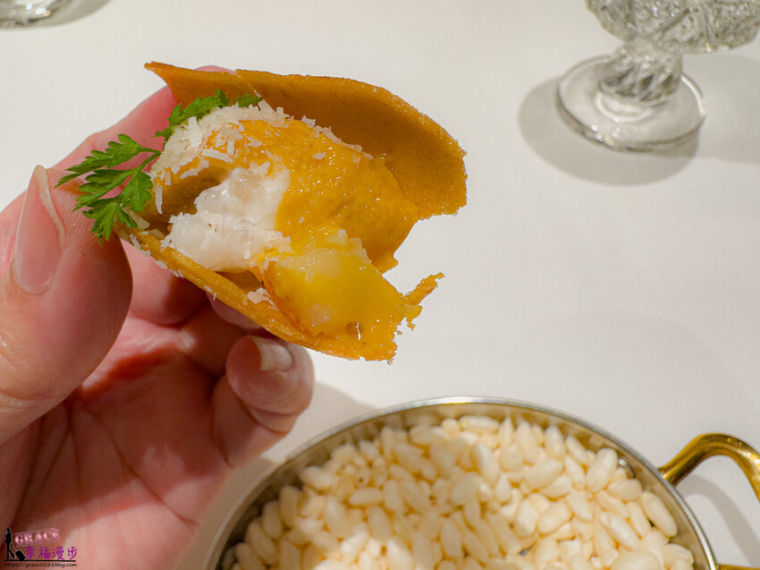 澳門頂級餐廳碧麗宮融合中西美味，精緻料理推薦。