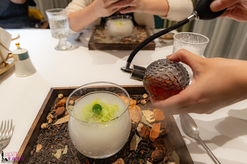 澳門頂級餐廳碧麗宮融合中西美味，精緻料理推薦。