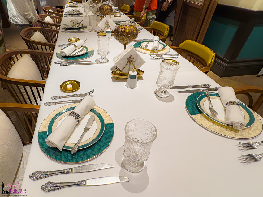 澳門頂級餐廳碧麗宮融合中西美味，精緻料理推薦。