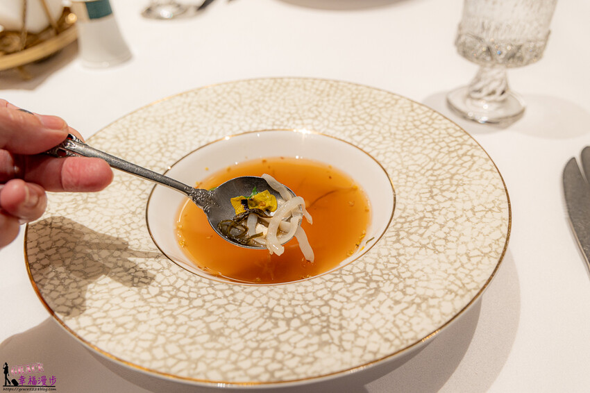 澳門頂級餐廳碧麗宮融合中西美味，精緻料理推薦。