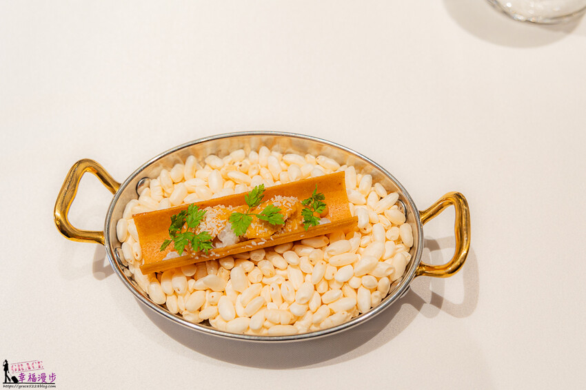 澳門頂級餐廳碧麗宮融合中西美味，精緻料理推薦。