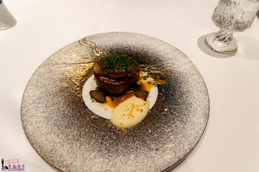 澳門頂級餐廳碧麗宮融合中西美味，精緻料理推薦。