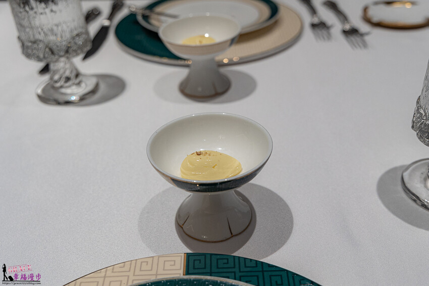 澳門頂級餐廳碧麗宮融合中西美味，精緻料理推薦。