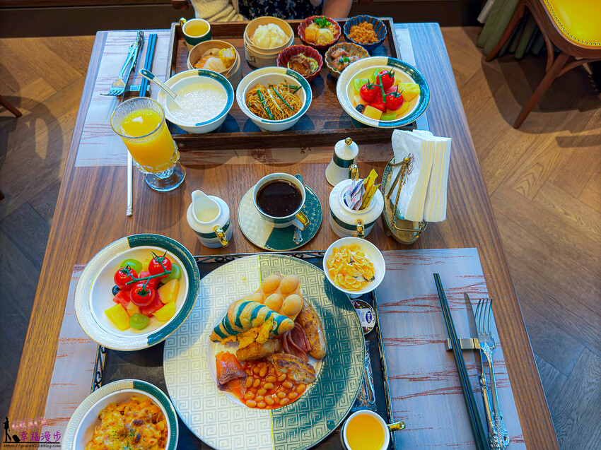 澳門頂級餐廳碧麗宮融合中西美味，精緻料理推薦。