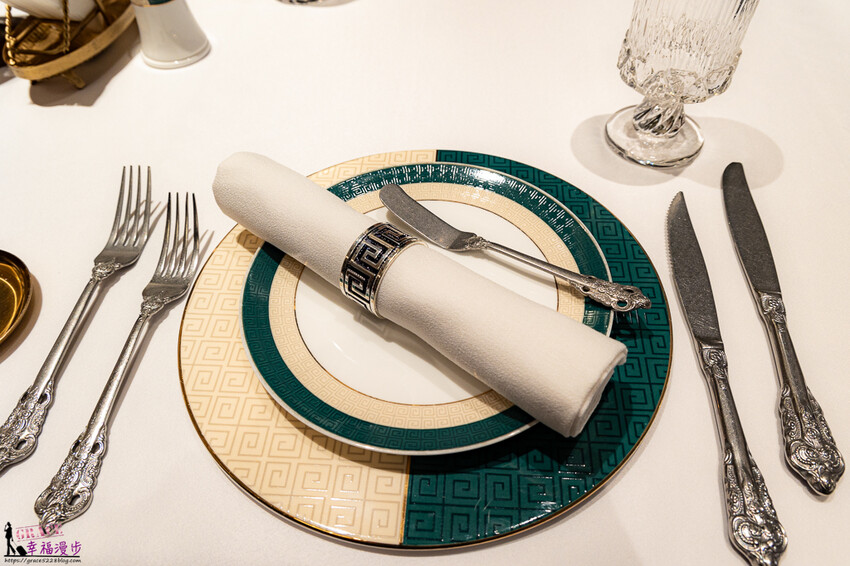 澳門頂級餐廳碧麗宮融合中西美味，精緻料理推薦。