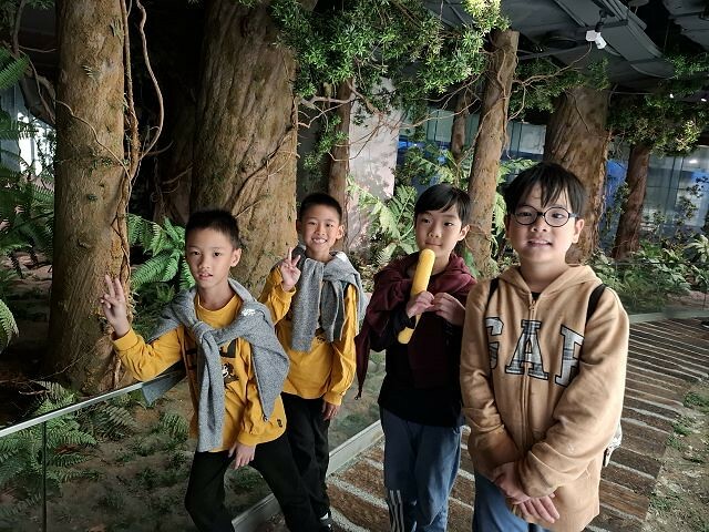 桃園市龜山區台塑企業文物館 | 桃園免門票室內景點．體驗開卡車的樂趣．岩洞裡看能源劇場．展示內容豐富好拍照！