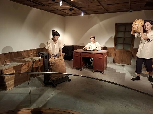 桃園市龜山區台塑企業文物館 | 桃園免門票室內景點．體驗開卡車的樂趣．岩洞裡看能源劇場．展示內容豐富好拍照！