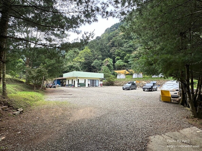 苗栗縣南庄鄉赫利豐岳露營區-營區有小動物，還有懶人露營免搭帳