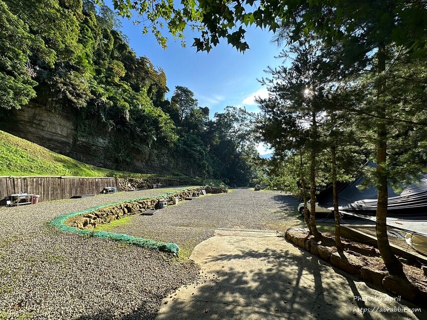 苗栗縣南庄鄉赫利豐岳露營區-營區有小動物，還有懶人露營免搭帳