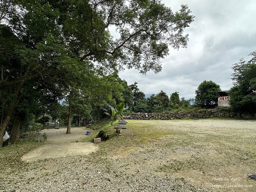 苗栗縣南庄鄉赫利豐岳露營區-營區有小動物，還有懶人露營免搭帳