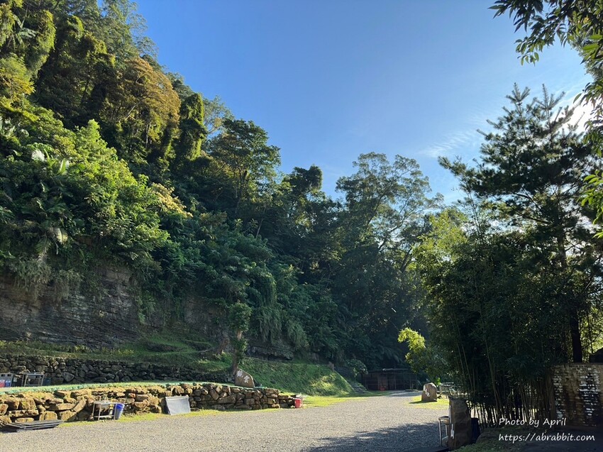 苗栗縣南庄鄉赫利豐岳露營區-營區有小動物，還有懶人露營免搭帳