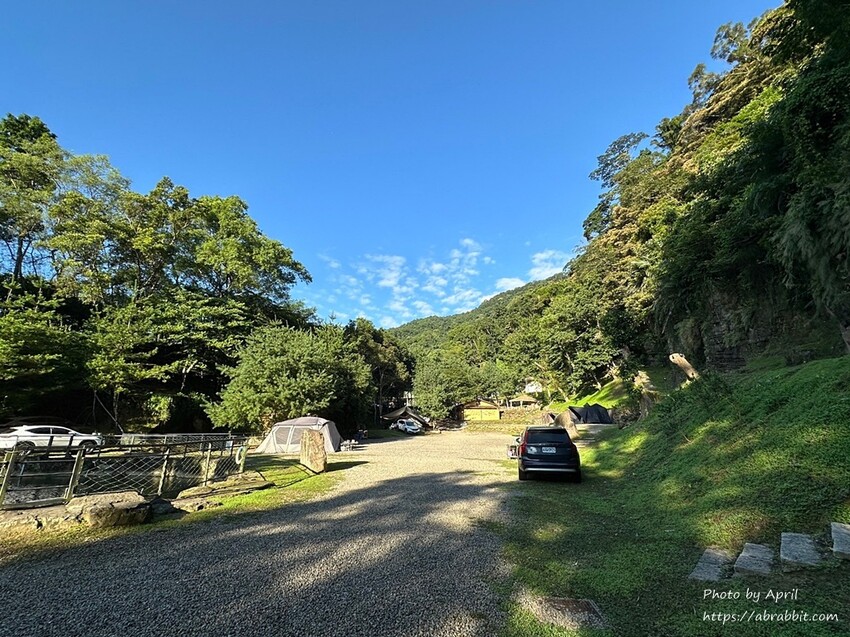 苗栗縣南庄鄉赫利豐岳露營區-營區有小動物，還有懶人露營免搭帳