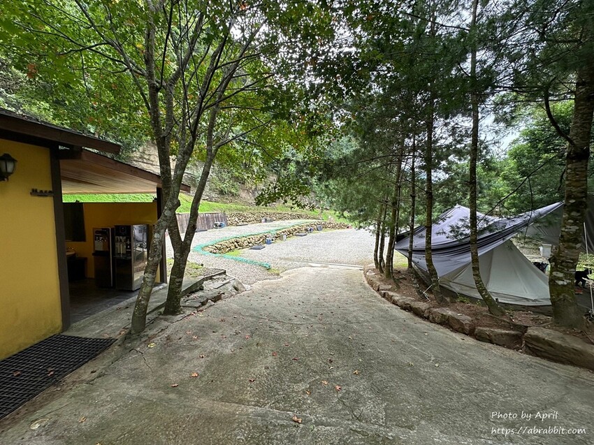 苗栗縣南庄鄉赫利豐岳露營區-營區有小動物，還有懶人露營免搭帳