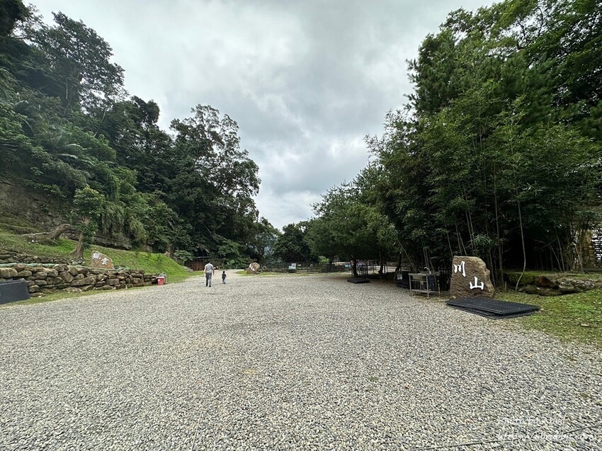 苗栗縣南庄鄉赫利豐岳露營區-營區有小動物，還有懶人露營免搭帳