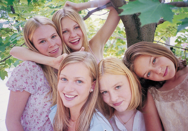 The Movie posters and stills of American Movie "電影《 死亡日記》(The Virgin Suisides)" is launching from May 16,2025  onwards in Taiwan.