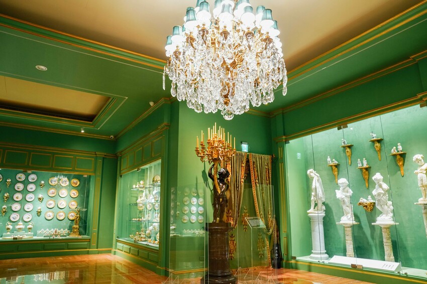 2025高雄必訪！左營莉・瓷藝博物館 超過3600件歐洲皇室瓷器，帶你穿越時空。