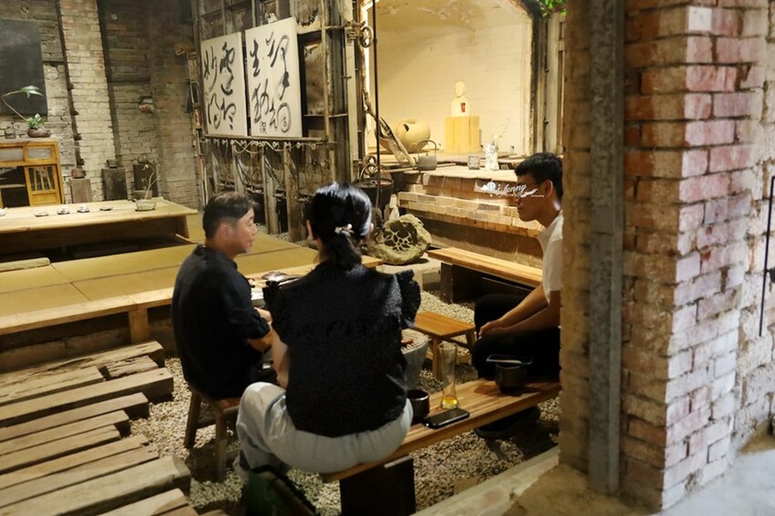新北鶯歌老窯廠改造！90年老窯廠變身質感咖啡館。