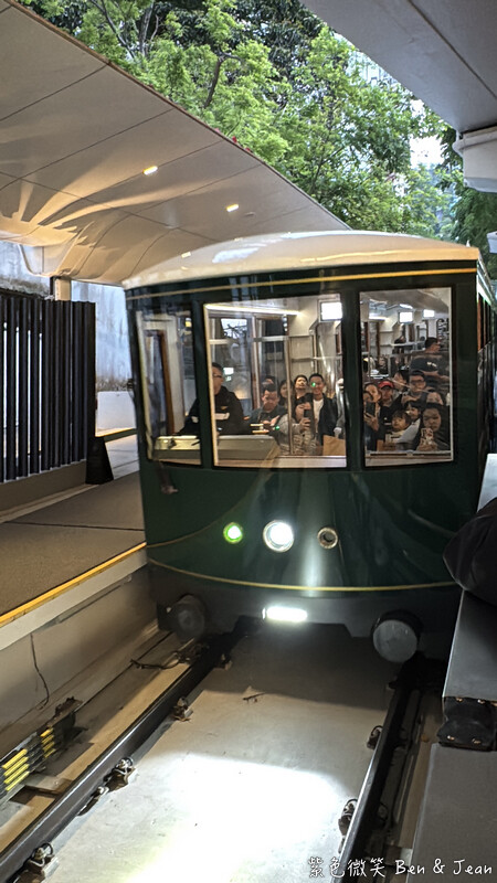 香港【2025香港太平山夜景攻略】山頂纜車+凌霄閣428+杜莎夫人蠟像館｜三合一門票、交通總整理