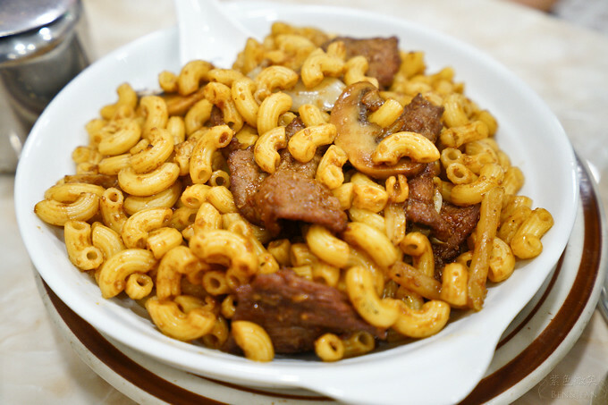 澳門懷舊茶餐廳推薦!招牌紅豆奶茶+牛尾通粉必吃。