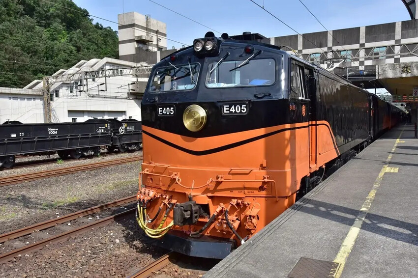 台鐵觀光列車|雄獅旅遊 鳴日廚房X君品頤宮米其林三星料理 移 台鐵觀光列車|雄獅旅遊 鳴日廚房X君品頤宮米其林三星料理 移