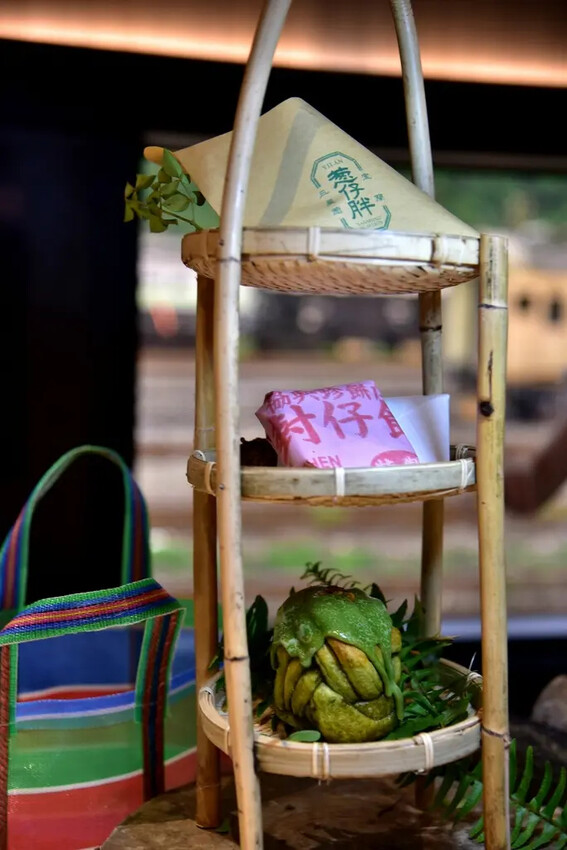 台鐵觀光列車|雄獅旅遊 鳴日廚房X君品頤宮米其林三星料理 移 台鐵觀光列車|雄獅旅遊 鳴日廚房X君品頤宮米其林三星料理 移