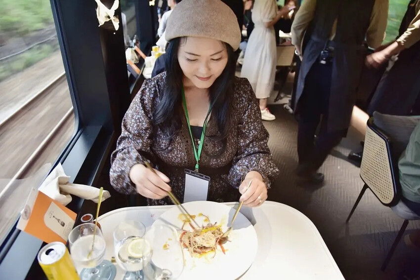 台鐵觀光列車|雄獅旅遊 鳴日廚房X君品頤宮米其林三星料理 移 台鐵觀光列車|雄獅旅遊 鳴日廚房X君品頤宮米其林三星料理 移