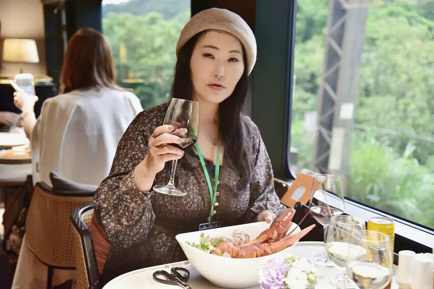 台鐵觀光列車|雄獅旅遊 鳴日廚房X君品頤宮米其林三星料理 移 台鐵觀光列車|雄獅旅遊 鳴日廚房X君品頤宮米其林三星料理 移