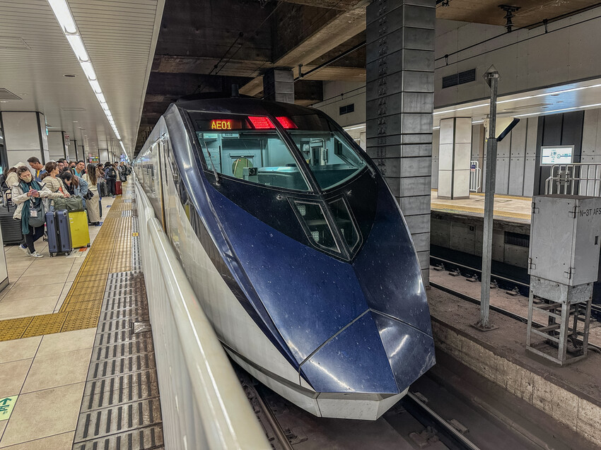 成田機場交通攻略，京成Skyliner購票行李寄放教學，6分鐘到市區。