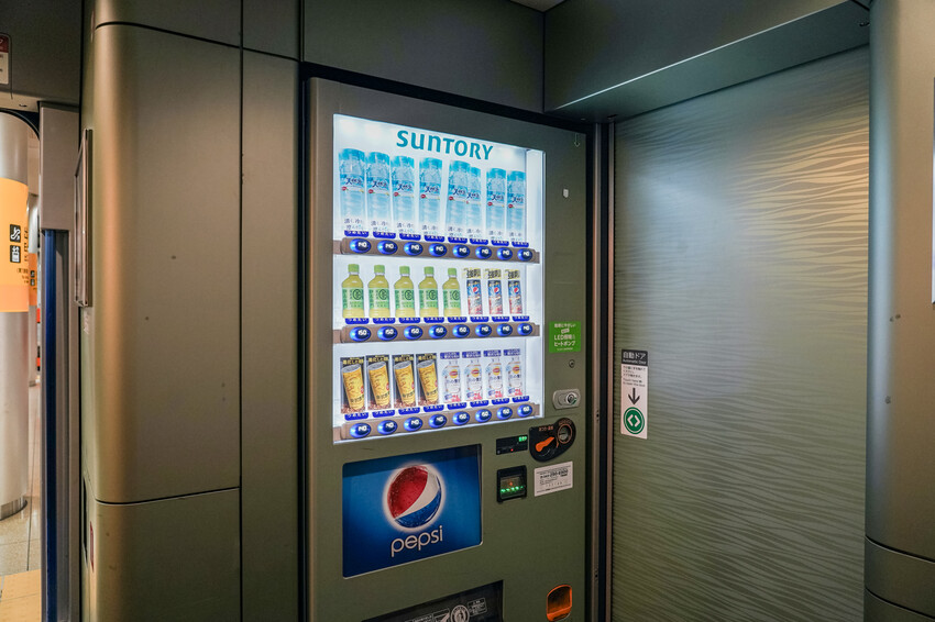 成田機場交通攻略，京成Skyliner購票行李寄放教學，6分鐘到市區。